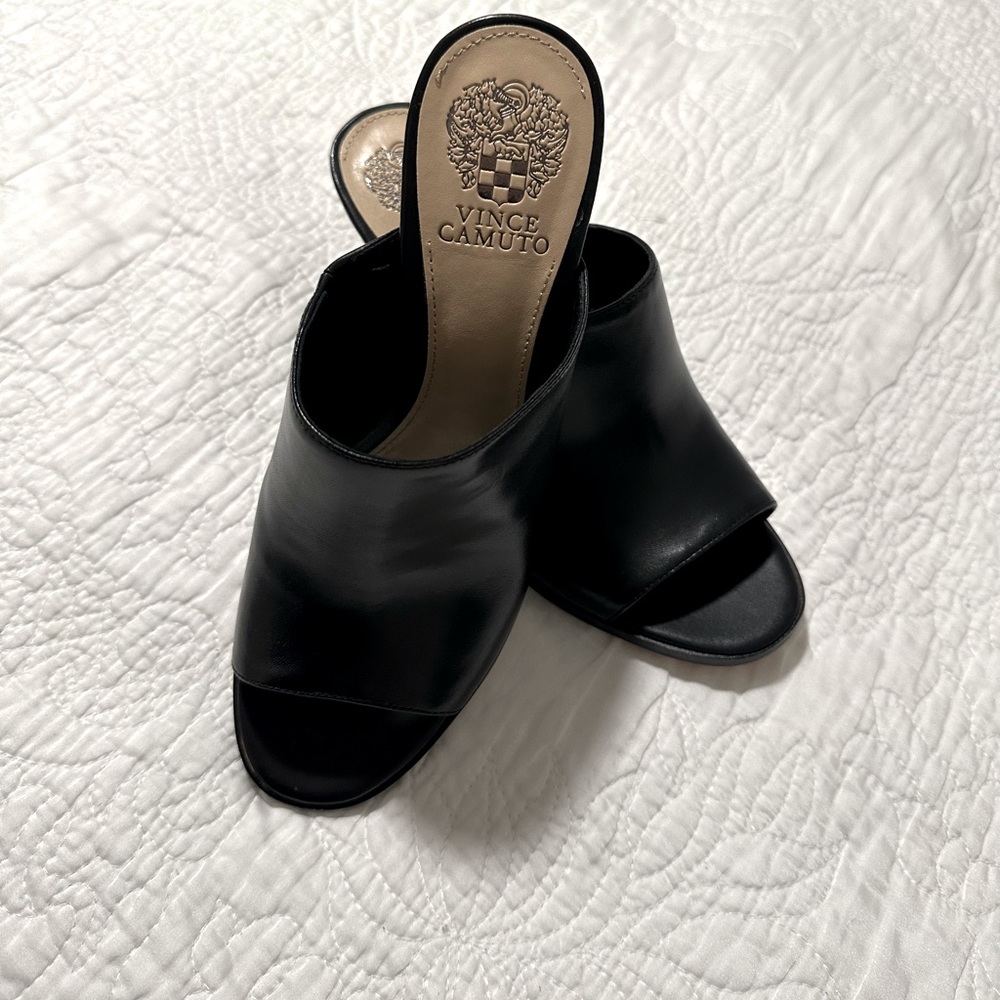 Gorgeous Vince Camuto heels, black, 8.5,  VC Anabi..